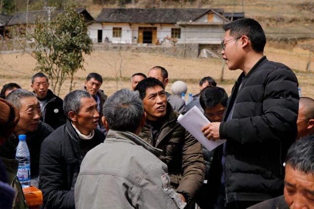 雷下村委会最新领导,雷下村委会最新领导及其领导下的新气象